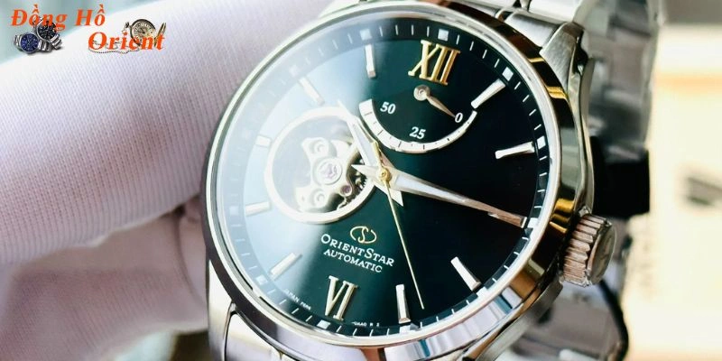 Đồng hồ nam với thiết kế mặt số sắc nét và phong cách mạnh mẽ