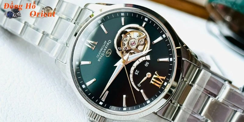 Chi tiết đồng hồ nam với dây da bền đẹp và thiết kế tinh xảo