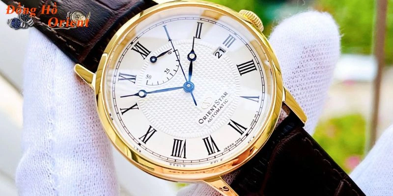Đồng hồ nam với mặt số đơn giản, sang trọng và dễ nhìn