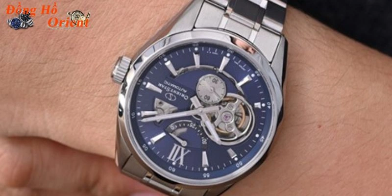 Đồng hồ nam với thiết kế thanh lịch và màu sắc nổi bật