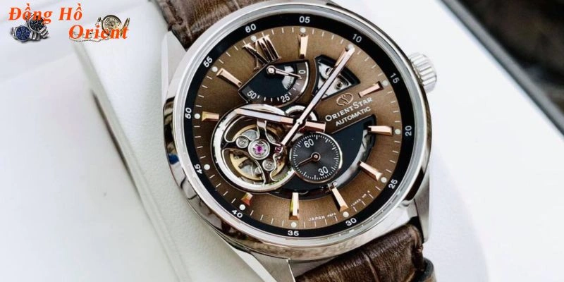 Đồng hồ nam với thiết kế mặt số cổ điển và tinh tế